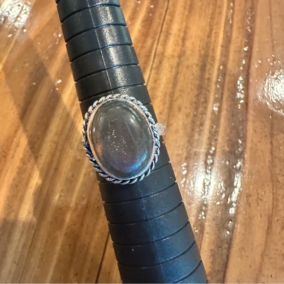 2116 Silver and Gray Labradorite Stone Ring - Picture 6 of 7